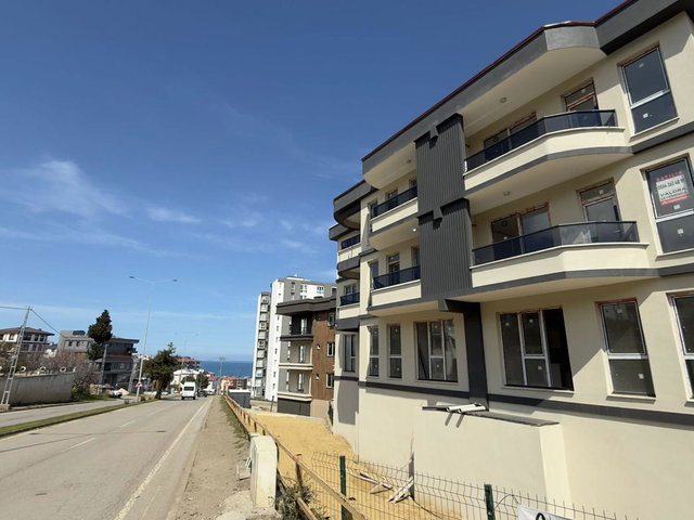 TOPLU KONUT BULVARINA CEPHE | REMAX RAHŞAN ÇAM'DAN SATILIK 1+1