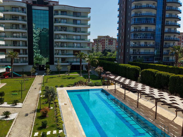 GÜZELYURTTA HAVUZLU SITEDE 4+1 GENIŞ 205 M² ARA KAT LÜX DAIRE