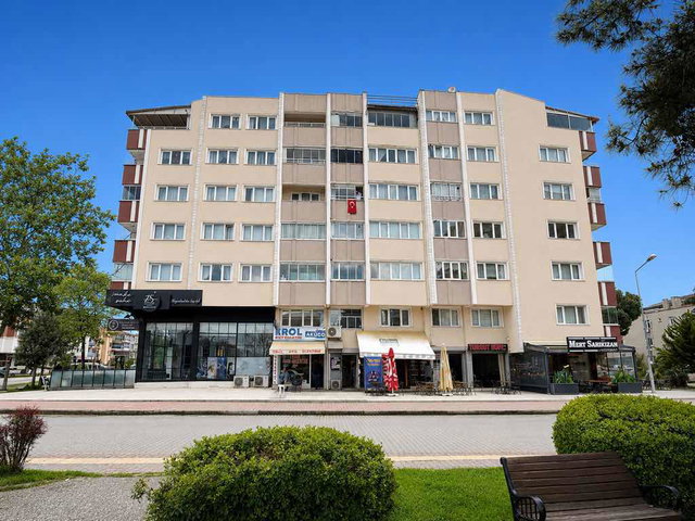 REMAX SERHAT/ATATÜRK BLV. CEPHE KONUM/SATILIK 3+1 DAİRE