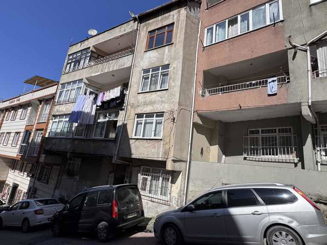 E5 METRO METROBÜSYAKINI .YÜKSEK KİRA GETİRİLİ 3 + 1