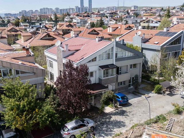 ERYAMAN ÖZENKENT 1 SITESINDE 5+1 VILLA!