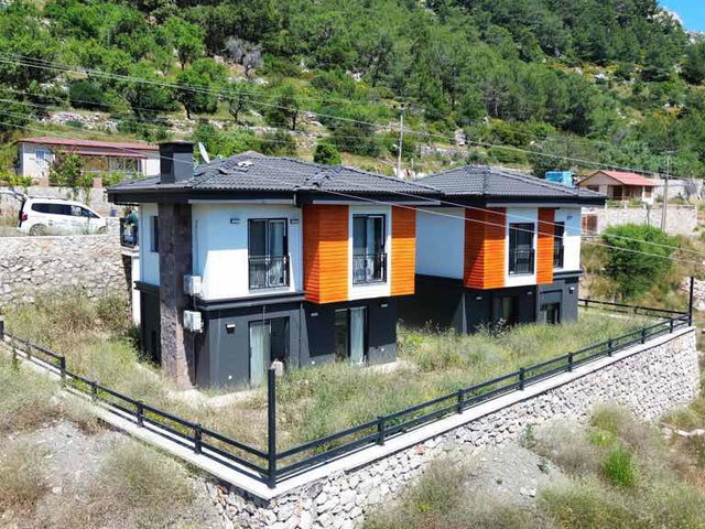 MARMARIS'IN SÖĞÜT MAHALLESI'NDE YER ALAN BU MUHTEŞEM TRİPLEKS VILLA