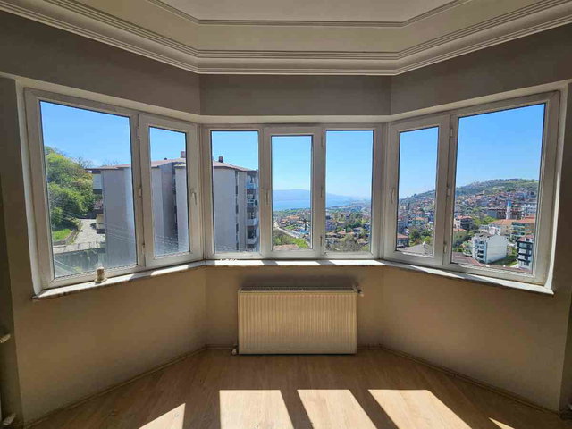 İZMİT TURGUT MLAHALLESİ DENİZ VE ŞEHİR MANZARALI SATILIK DAİRE