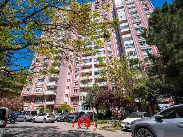 ATAŞEHİR ATA BLOKLARINDA SATILIK 4+1 BOŞ DAİRE