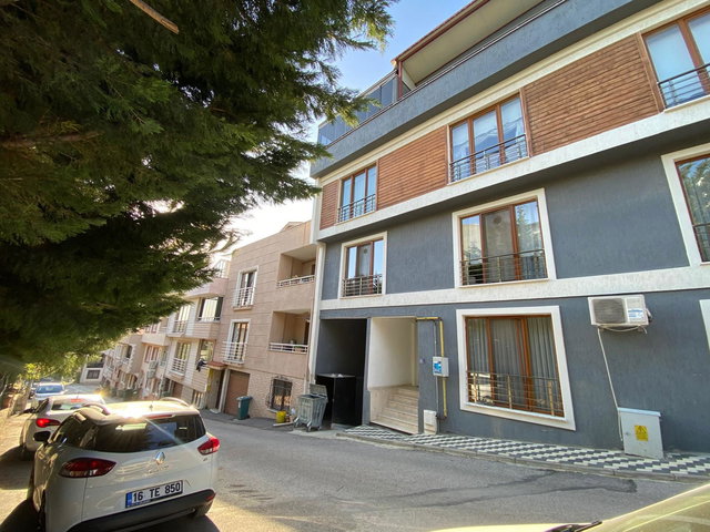 REMAX BEYAZ ÜÇEVLER'DE 100 M2 EBEVEYN BANYOLU SATILIK 2+1