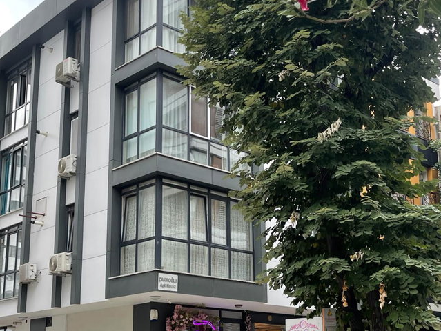 CADDEBOSTAN'DA 7 YILLIK İSKANLI BİNADA 1+1 ÖN CEPHE DAİRE