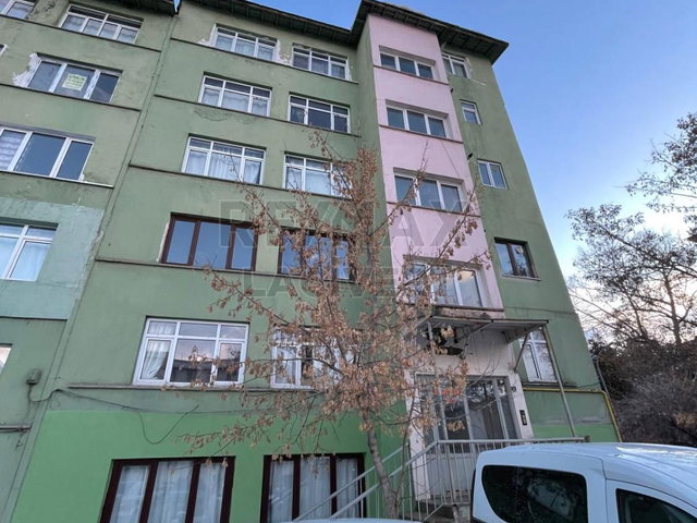 RE/MAX LACIVERT'TEN ŞEHIR MERKEZIN'DE SATILIK 3+1 DAIRE