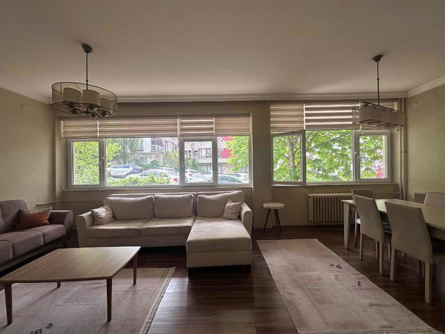 TUNALI HİLMİ BÜLTEN CADDESİNDE YEŞİLLİKLERİN İÇİNDE 3 ODA+SALON SATILIK DAİRE