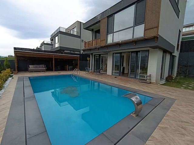KARTEPE MAŞUKIYE’DE SATILIK LÜKS 4+1 VILLA | 265 M² | 3 KATLI | DOĞA İÇINDE