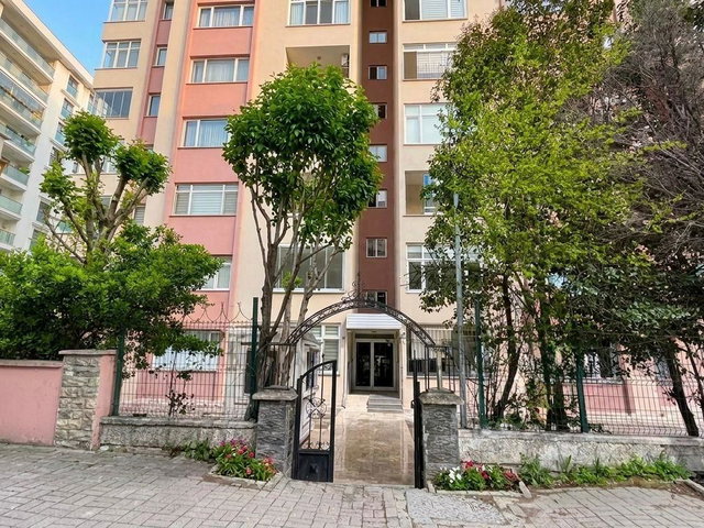 BEYLİKDÜZÜ-YAKUPLU 4+1 180M2 GENİŞ GÜNEY DOĞU CEPHELİ LÜX DAİRE