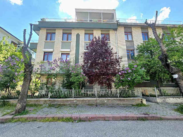 GAZİMAHALLESİ'NDE 50 M2 AÇILIR CAM TERASLI 4+1 SATILIK DUBLEX DAİRE