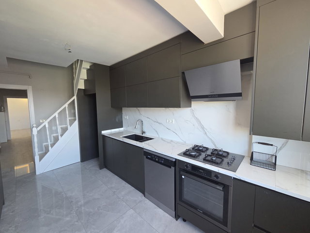 REMAX PRO'DAN ALİBEYKÖY METROYA 500 MT MESAFEDE TERASLI DUBLEKS BOŞ DAİRE !!
