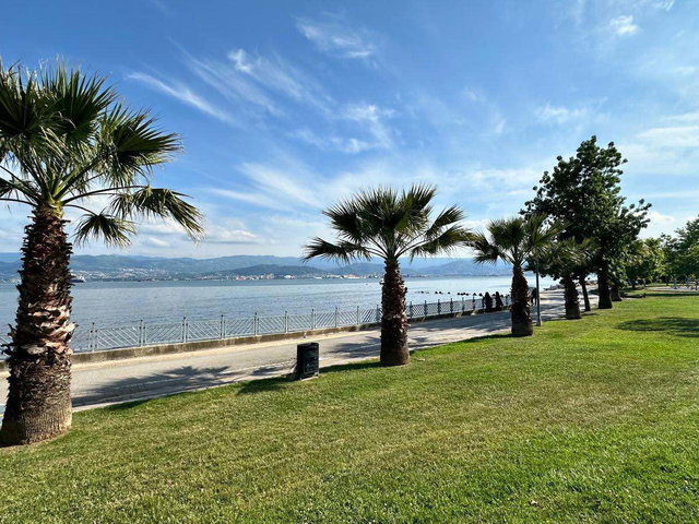 PLAJYOLU SİTE İÇİNDE ÇOK GÜZEL KONUMDA ARAKAT SATILIK 3+1 DAİRE