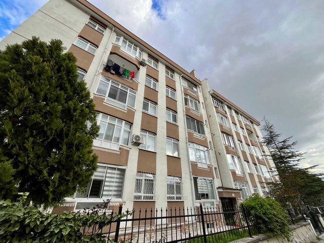MACUNKÖY METROSUNA YÜRÜME MESAFESINDE BAKIMLI SATILIK 3+1 DAIRE