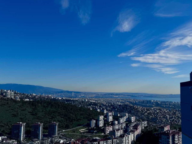 EGEKENT İZKENT'TE DENİZ MANZARALI 3+1 SATILIK DAİRE