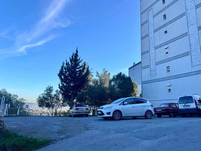 EGEKENT İZKENT'TE DENİZ MANZARALI 3+1 SATILIK DAİRE