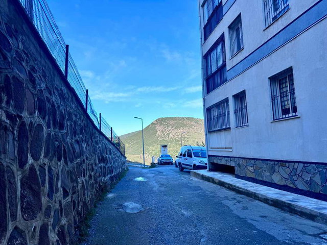 EGEKENT İZKENT'TE DENİZ MANZARALI 3+1 SATILIK DAİRE
