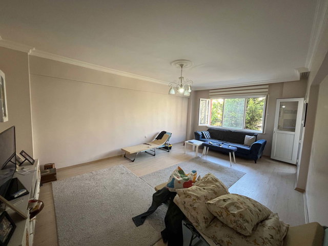BEYLİKDÜZÜNDE ARA KAT BALKONLU 2+1 SATILIK DAİRE​