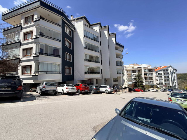 DİKMEN AKPINAR 850 CADDEDE ASANSÖRLÜ SATILIK 3+1 DAİRE