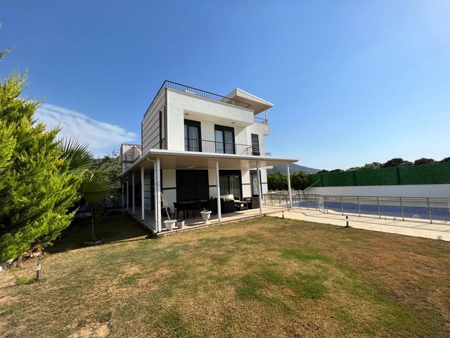 DİDİM AKBÜKTE 435M2 ARSA İÇİNDE MÜSTAKIL HAVUZLU 5+1 VILLA