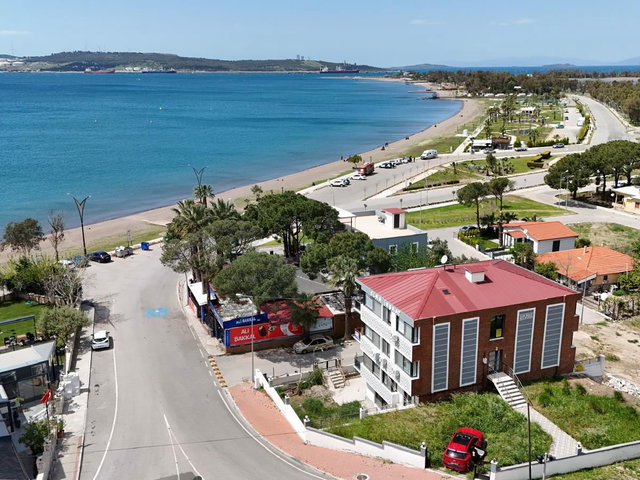 YALI MAHALLESI EŞSIZ KONUMDA FULL DENIZ MANZARALI 2+1 DAIRE