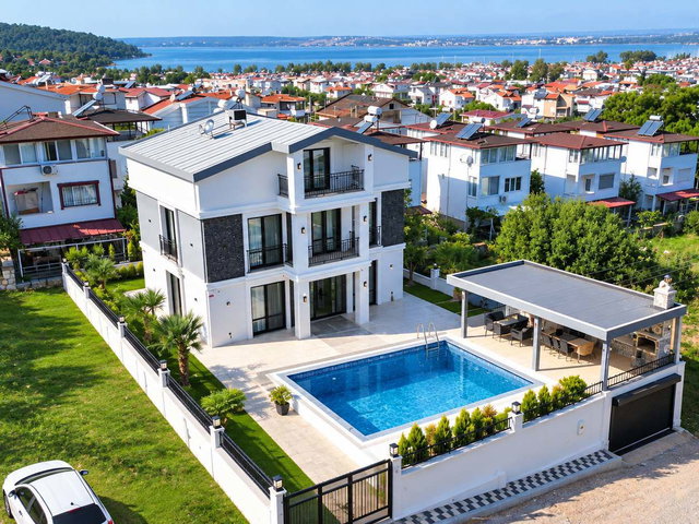 DENİZE 300 METRE , MODERN LÜX MÜSTAKIL VİLLA , ÖZEL HAVUZLU