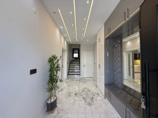 DENİZE 300 METRE , MODERN LÜX MÜSTAKIL VİLLA , ÖZEL HAVUZLU