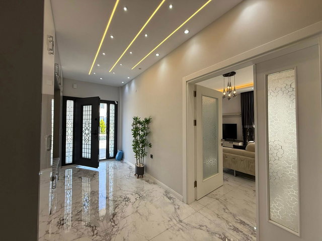 DENİZE 300 METRE , MODERN LÜX MÜSTAKIL VİLLA , ÖZEL HAVUZLU