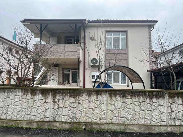 RE/MAX AY'DAN AKYAZI CUMHURİYET MAHALLESİNDE MÜSTAKİL  KİRALIK 3+1 DAİRE