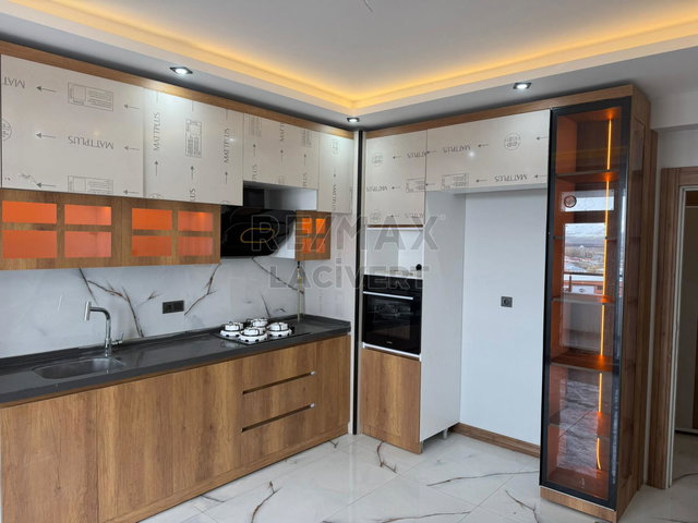 RE/MAX LACİVERT'TEN HİLALKENT'TE SATILIK 4+1 DAİRE