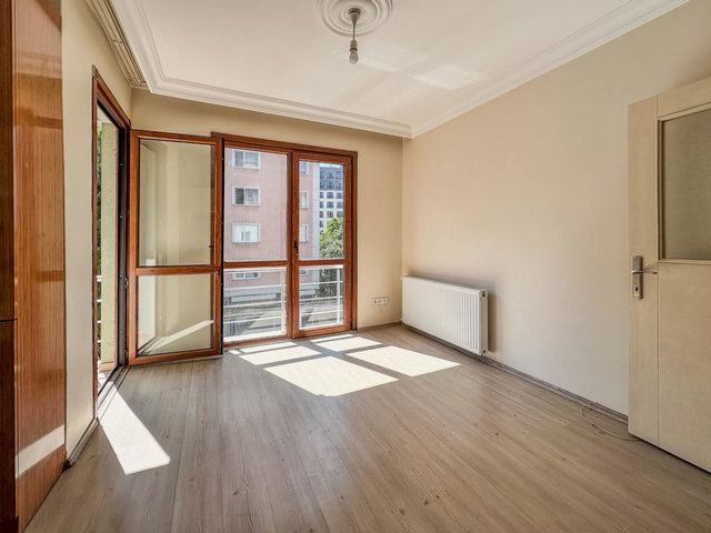 ATAŞEHİR KÜÇÜKBAKKALKÖY'DE METRO'YA YÜRÜME MESAFESI  2+1 SATILIK DAİRE