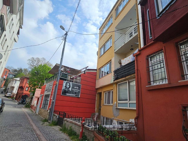 BEYKOZ MERKEZDE KISMI DENIZ MANZARALI IÇI YENILENMIŞ 2+1 ARA KAT DAIRE
