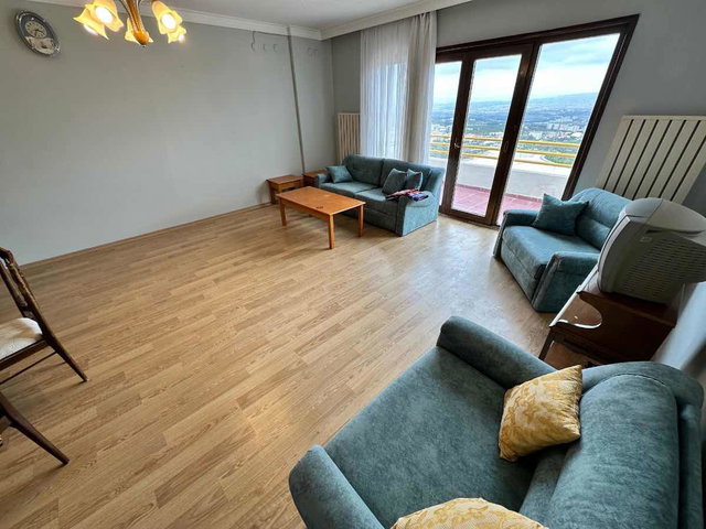 ÜNIVERSITELER BÖLGESINDE ŞEHIR HASTANESI YAKINI 2+1 EŞYALI GENIŞ DAIRE.