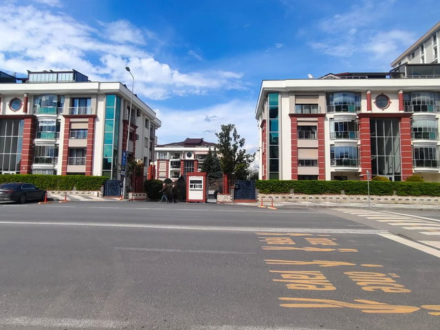RE/MAX | ÇORLUDA SİTE İÇİNDE 4+1 GENİŞ, BAHÇE KATI ÖZEL DAİRE
