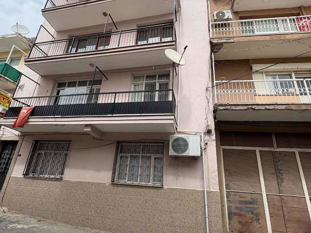 KARABAĞLAR’DA MERKEZI KONUMDA 3+1 GENIŞ VE AYDINLIK DAIRE