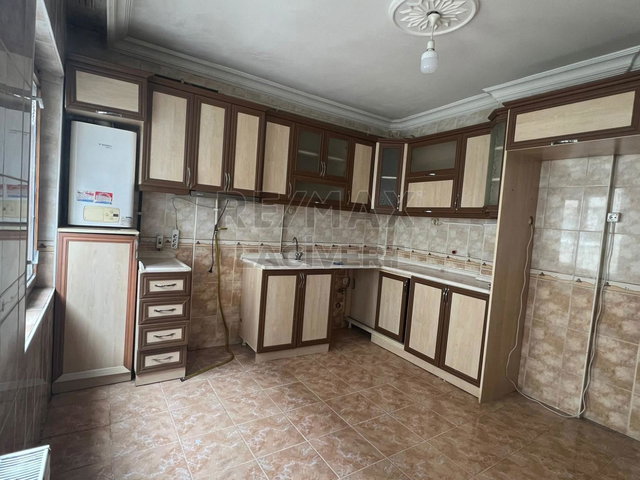 RE/MAX LACİVERT'TEN TERMİNAL'DE KİRALIK 3+1 ARAKAT DAİRE