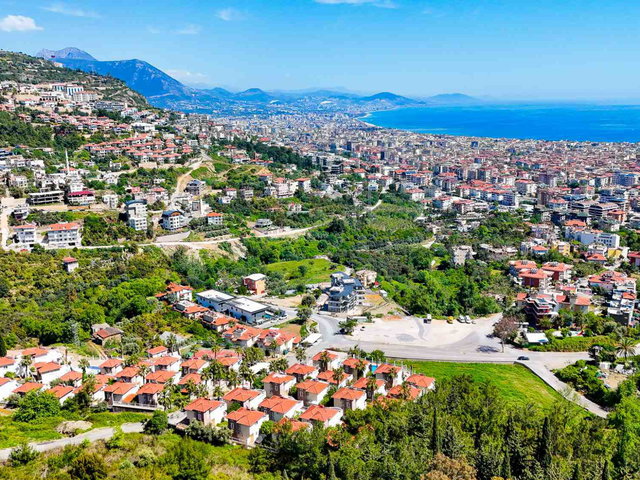 ALANYA SUGÖZÜ'NDE DENİZ&KALE MANZARALI YENİLENMİŞ KÖŞE VİLLA 