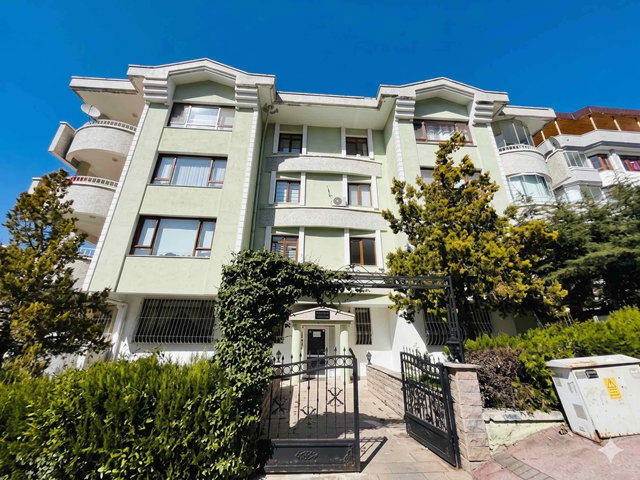 BİRLİK MAHALLESİ ÜÇ CEPHELİ ARA KAT 4+1 KİRALIK DAİRE