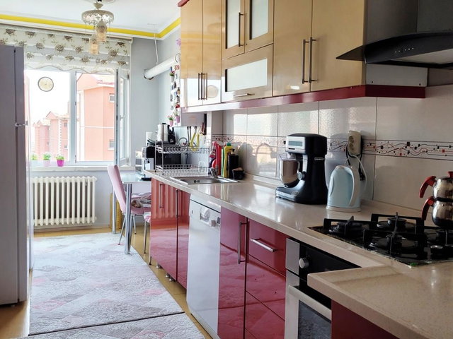 MERKEZİ LOKASYONDA SİTE İÇERİSİNDE SATILIK 3+1 BAKIMLI DAİRE
