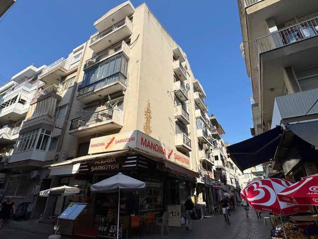KARŞIYAKA ÇARŞI'DA ASANSÖRLÜ 1+1 SATILIK DAİRE