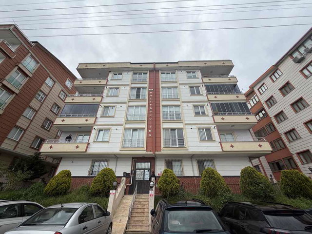 GEBZE BEŞEVLER BARIŞ MAH GENİŞ ÖNÜ AÇIK ARA KAT 3+1