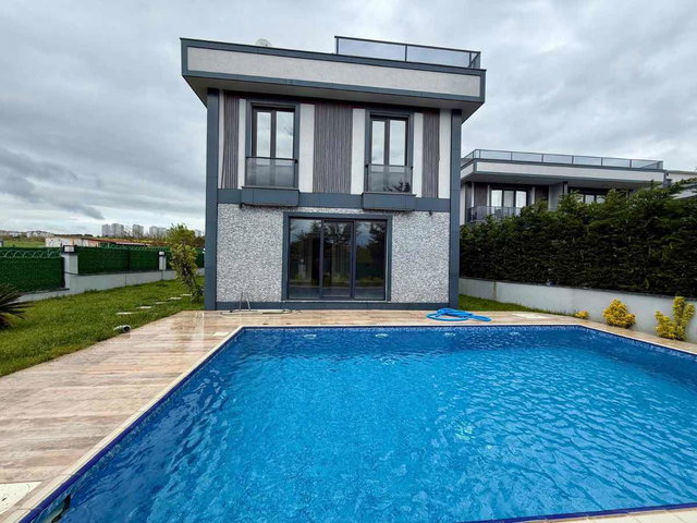REMAX MAHAL'DEN GÜZELCEDE MÜSTAKİL HAVUZLU DENİZ MANZARALI 4+1 VİLLA