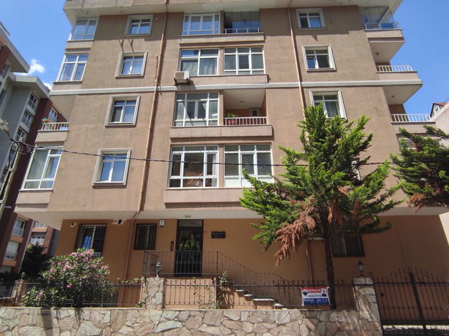ATAŞEHİR YENİŞEHİR’DE, FLORA EVLERİ’NE KOMŞU, BOŞ, 3 BALKONLU 110M2 2+1