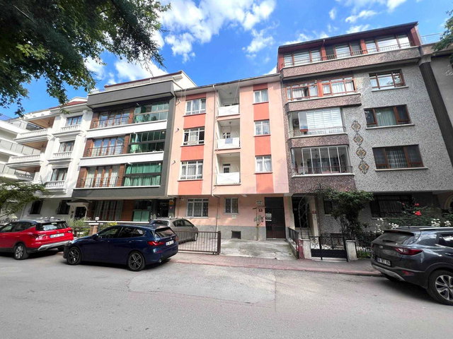 YENIMAHALLE ÇARŞI MAHALLESI'NDE SATILIK 2+1 DAIRE