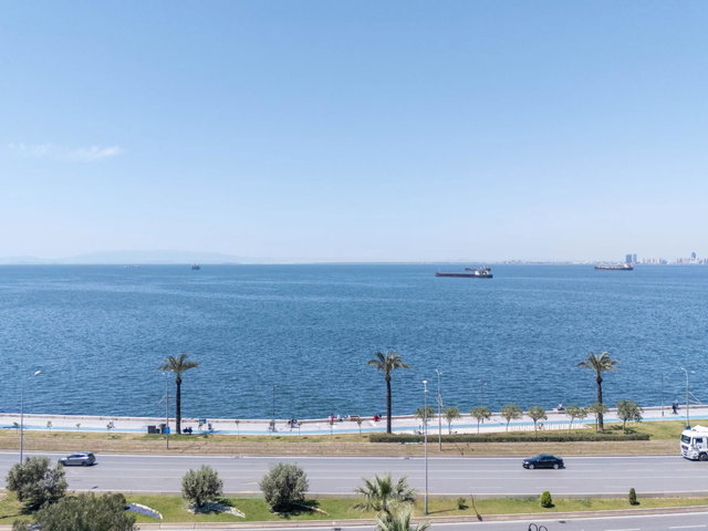 KONAK KARATAŞ'TA LEBIDERYA ÖZEL YAPIM DAİRE..