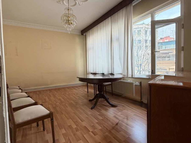 FINDIKZADE'DE KÖŞE KONUMLU HASTANELERE KOMŞU SATILIK 2+1 DAIRE