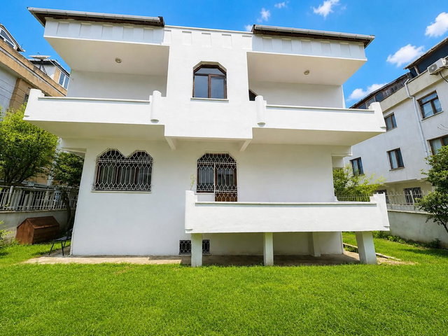 BAKIRKÖY FLORYA ŞENLİKKÖY DE SATILIK 5+1 VİLLA