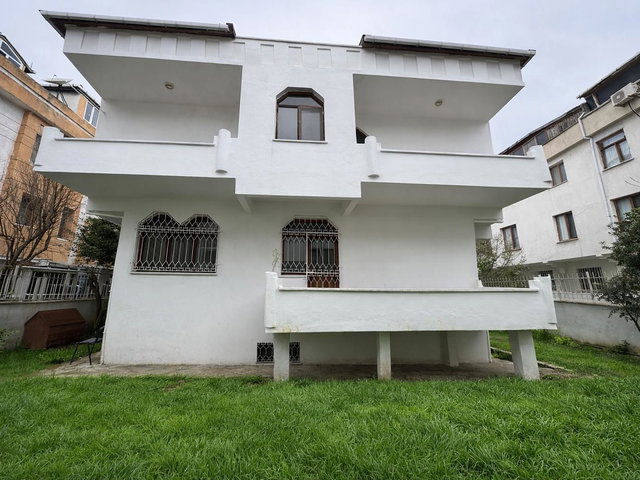 BAKIRKÖY FLORYA ŞENLİKKÖY DE SATILIK 5+1 VİLLA