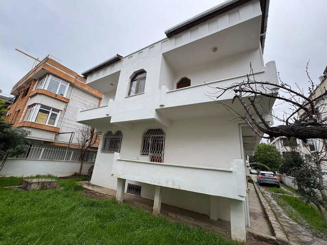 BAKIRKÖY FLORYA ŞENLİKKÖY DE SATILIK 5+1 VİLLA