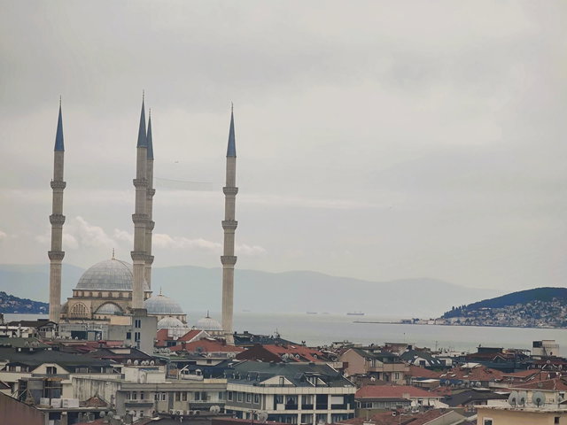 ALTAYÇEŞMEDE DENİZ ADALAR VE ŞEHİR MANZARALI EŞYALI KİRALIK 5+2 DUBLEKS